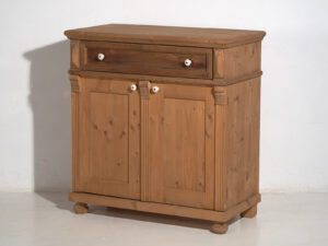 Armario pequeño antiguo de estilo provenzal (c.1930) #97