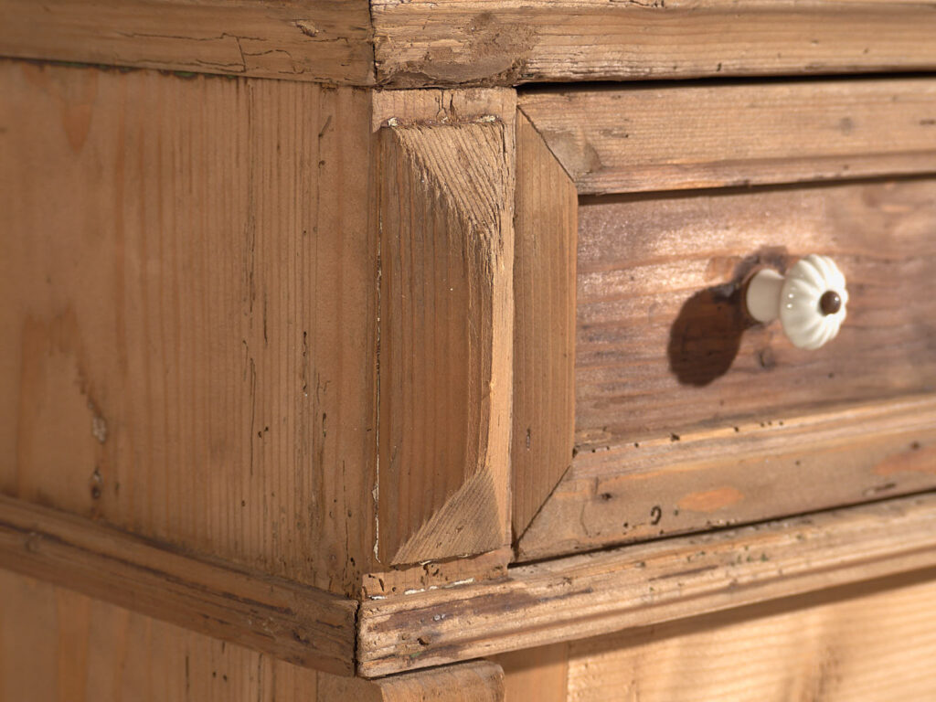 Armario pequeño antiguo de estilo provenzal (c.1930) #97