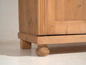 Armario pequeño antiguo de estilo provenzal (c.1930) #97