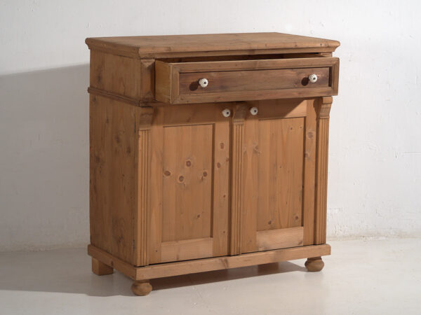 Armario pequeño antiguo de estilo provenzal (c.1930) #97