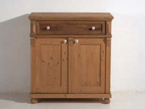 Armario pequeño antiguo de estilo provenzal (c.1930) #97