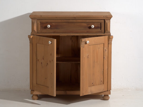 Armario pequeño antiguo de estilo provenzal (c.1930) #97