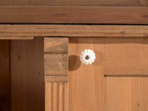 Armario pequeño antiguo de estilo provenzal (c.1930) #97