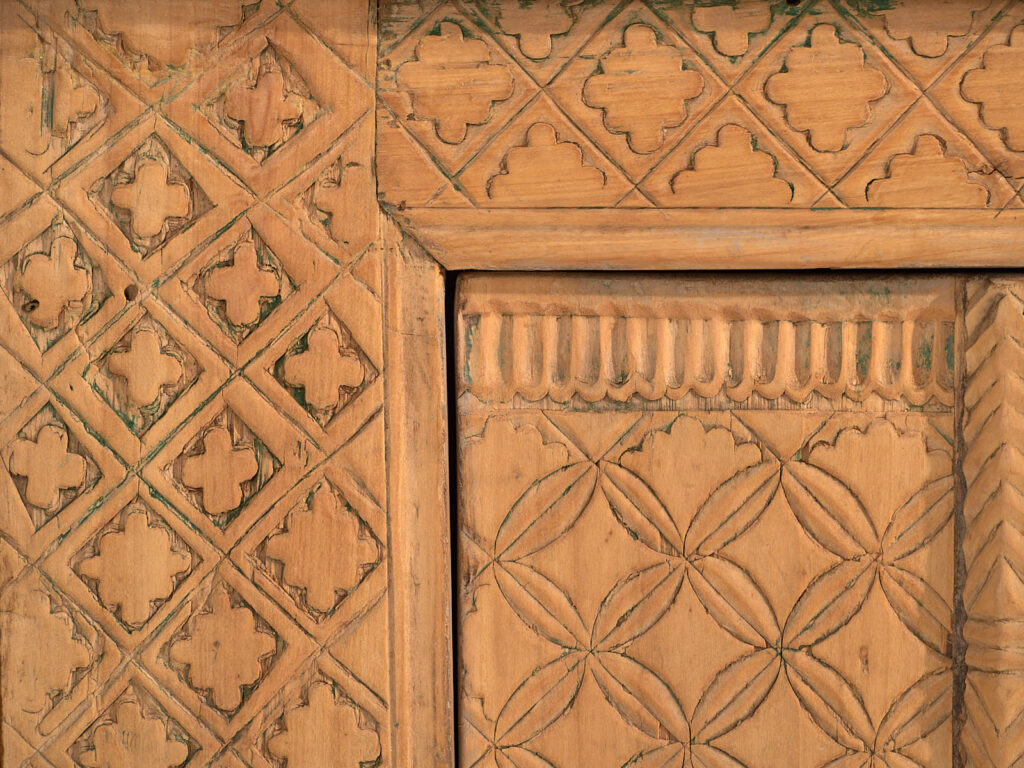 Aparador bajo antiguo de estilo oriental (c.1900) #56