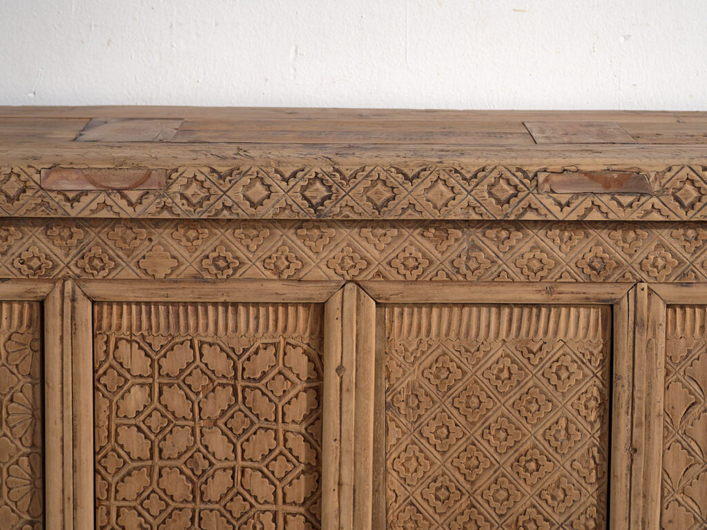 Aparador bajo antiguo tallado a mano (c.1850) #62