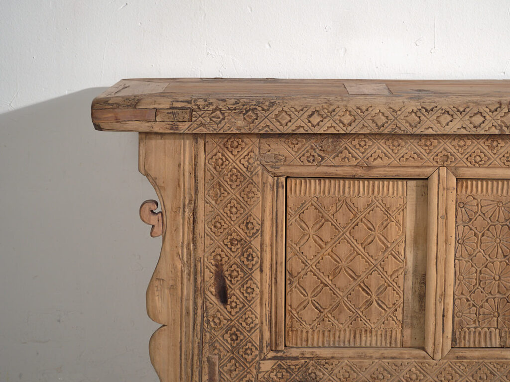 Aparador bajo antiguo tallado a mano (c.1850) #62