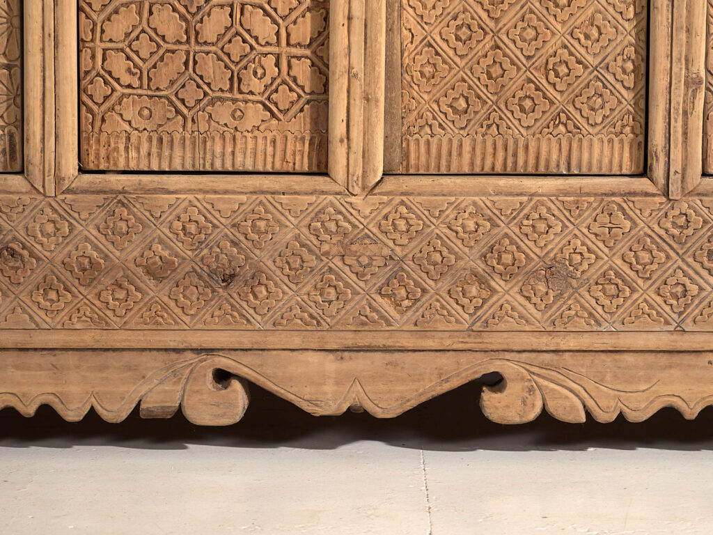 Aparador bajo antiguo tallado a mano (c.1850) #62