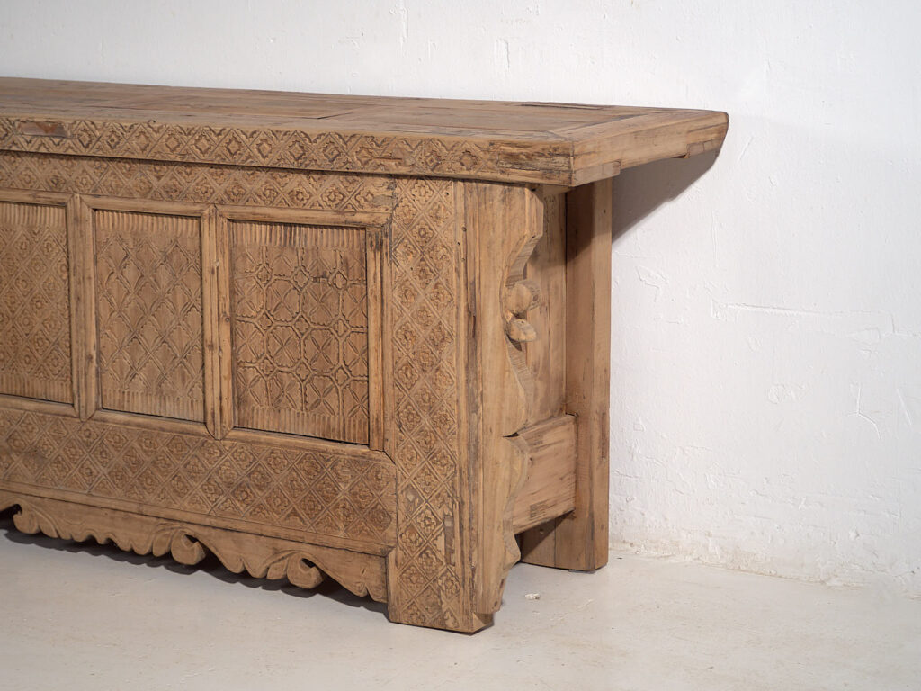 Aparador bajo antiguo tallado a mano (c.1850) #62