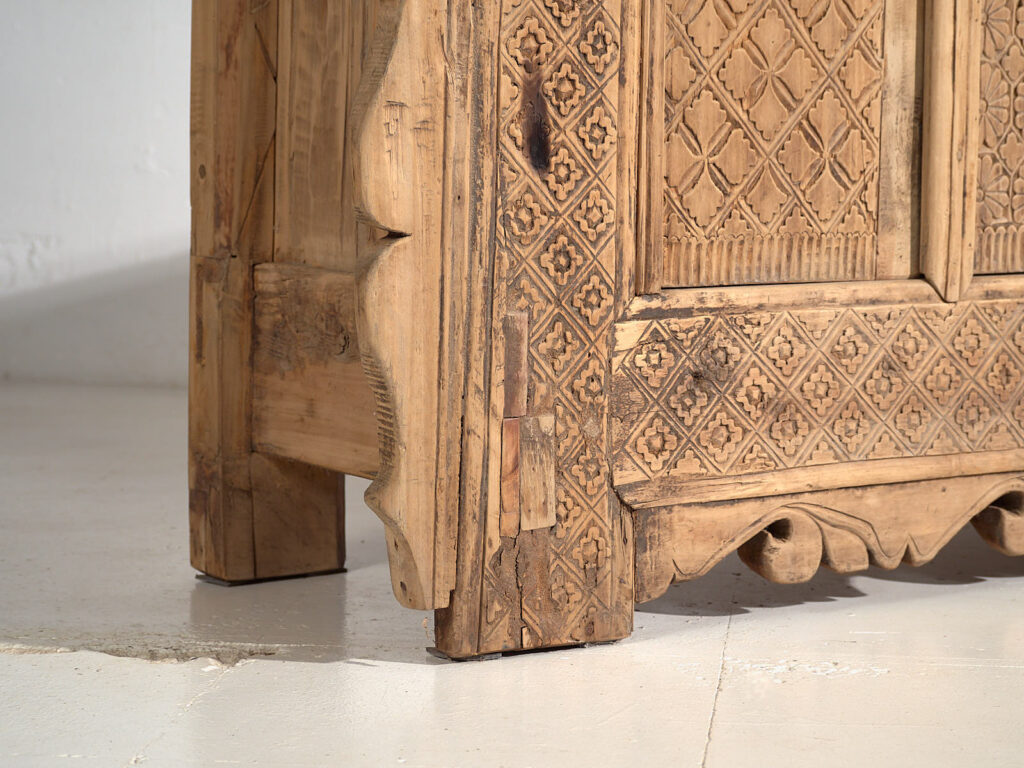 Aparador bajo antiguo tallado a mano (c.1850) #62