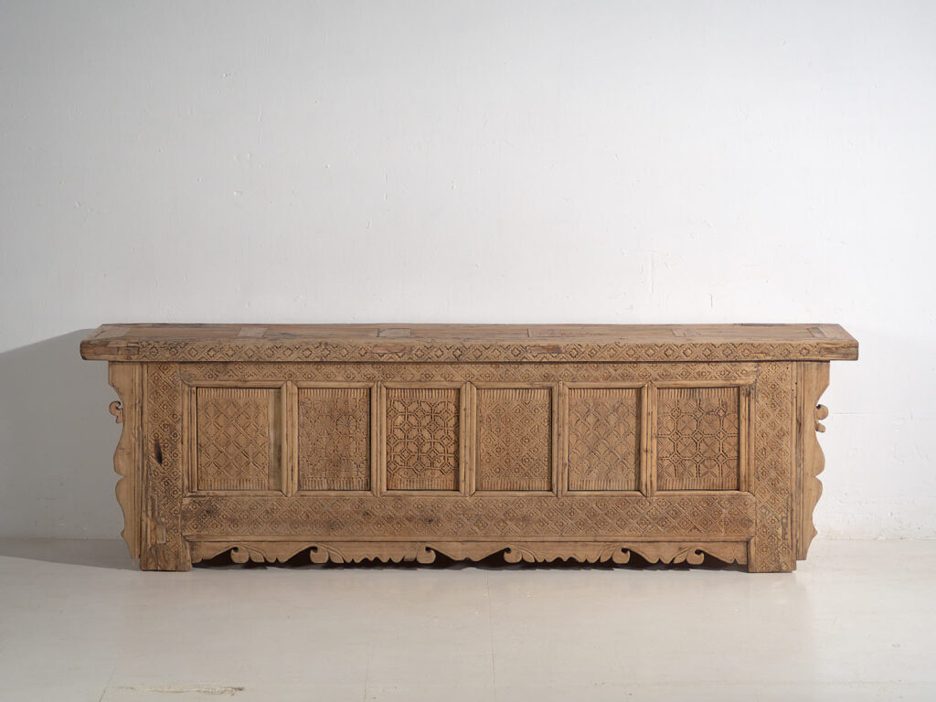 Aparador bajo antiguo tallado a mano (c.1850) #62