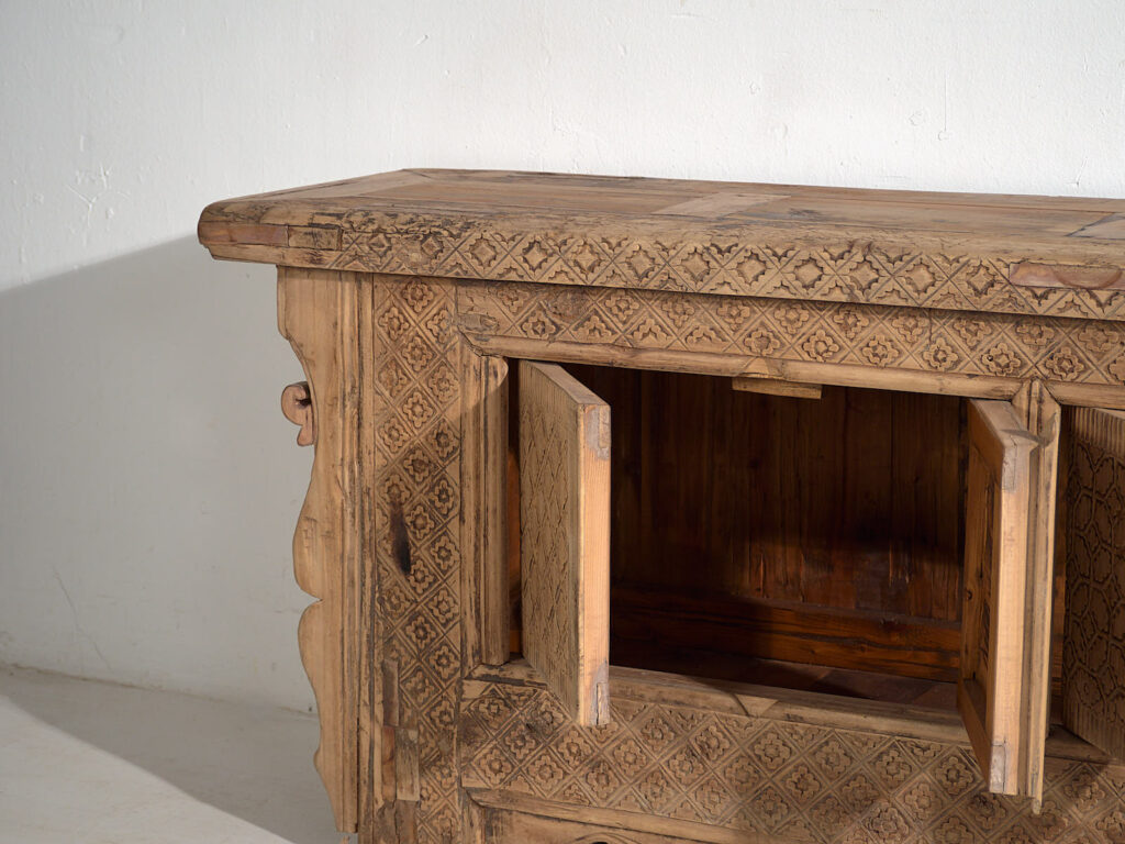 Aparador bajo antiguo tallado a mano (c.1850) #62