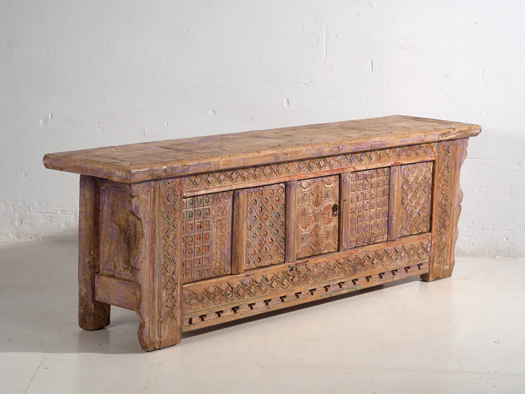 Antiguo aparador tallado con tonos violeta (c.1850) #65