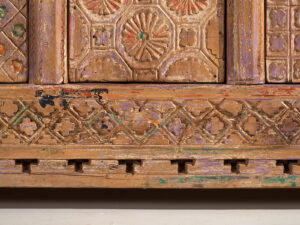 Antiguo aparador tallado con tonos violeta (c.1850) #65