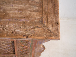 Antiguo aparador tallado con tonos violeta (c.1850) #65