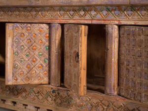 Antiguo aparador tallado con tonos violeta (c.1850) #65