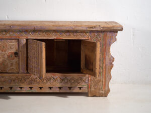 Antiguo aparador tallado con tonos violeta (c.1850) #65