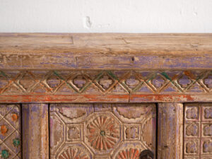 Antiguo aparador tallado con tonos violeta (c.1850) #65