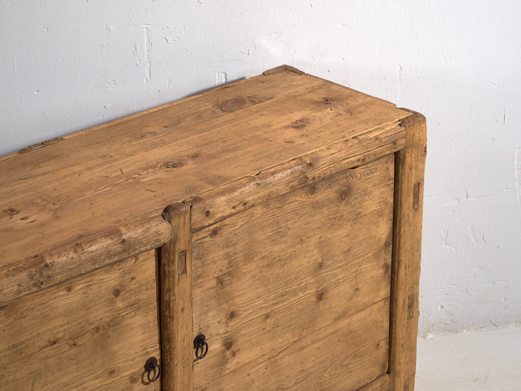 Aparador antiguo de estilo primitivo (c.1900) #2