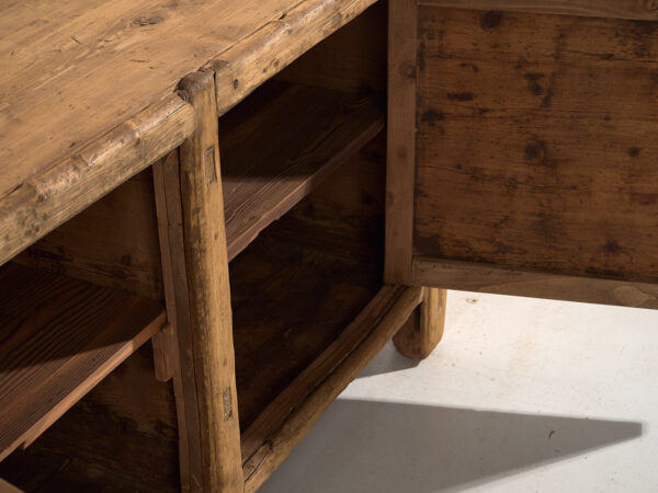 Buffet ancien de style primitif (c.1900) #2
