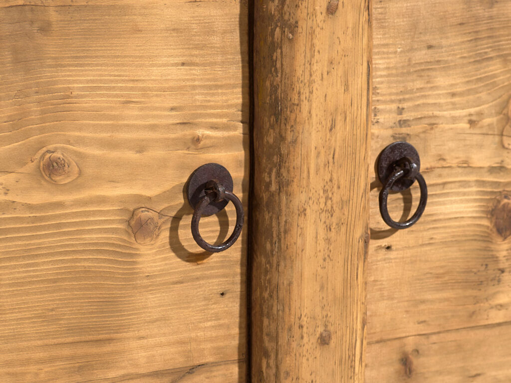 Aparador antiguo de estilo primitivo (c.1900) #2