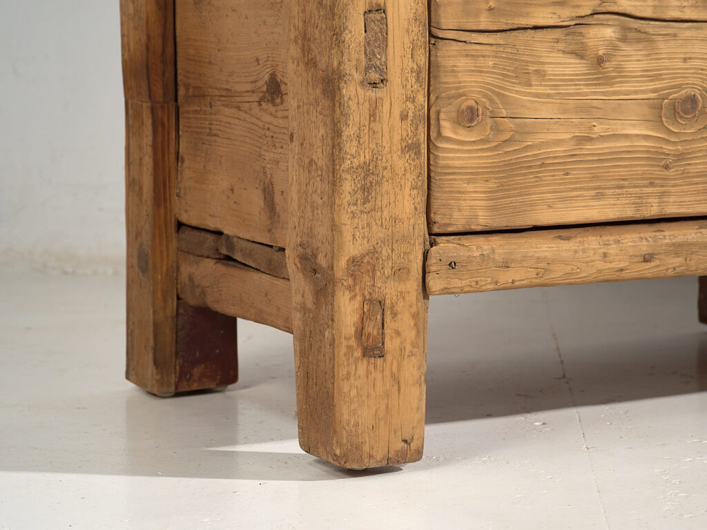 Aparador antiguo de estilo primitivo (c.1900) #2