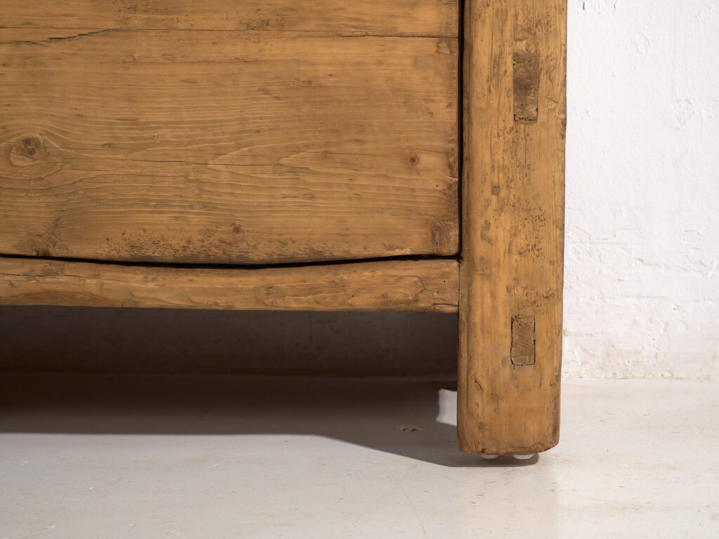 Aparador antiguo de estilo primitivo (c.1900) #2