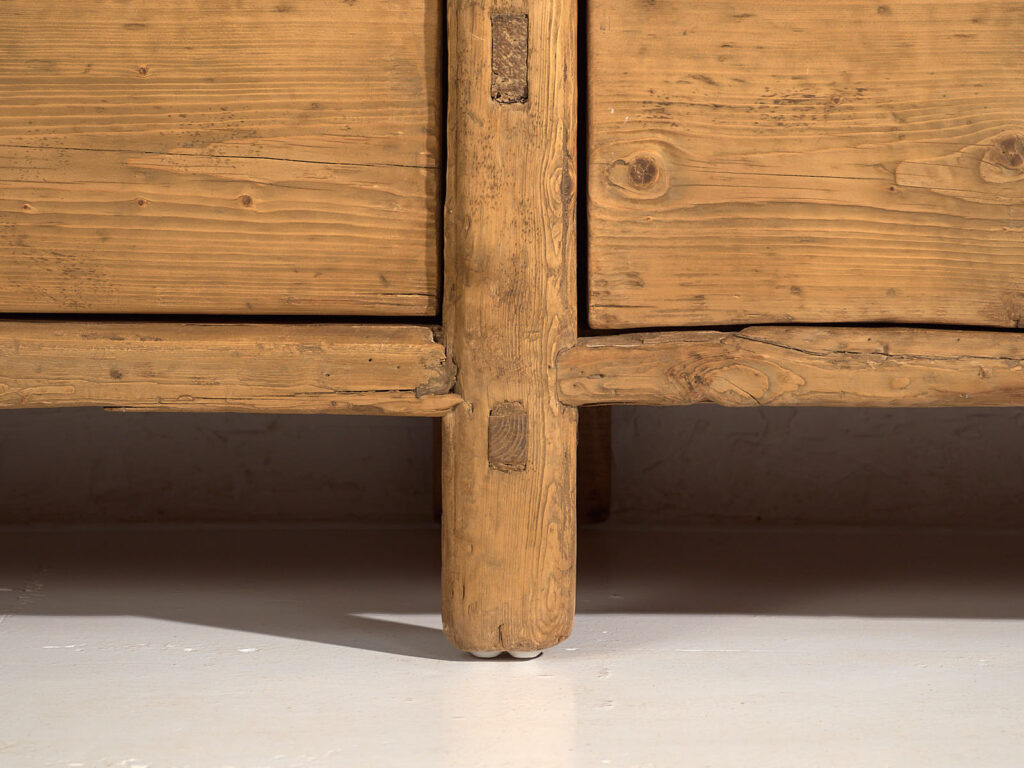 Aparador antiguo de estilo primitivo (c.1900) #2