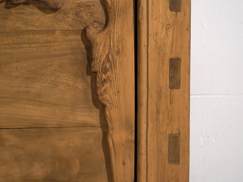 Aparador pequeño antiguo de dos puertas (c.1900) #4