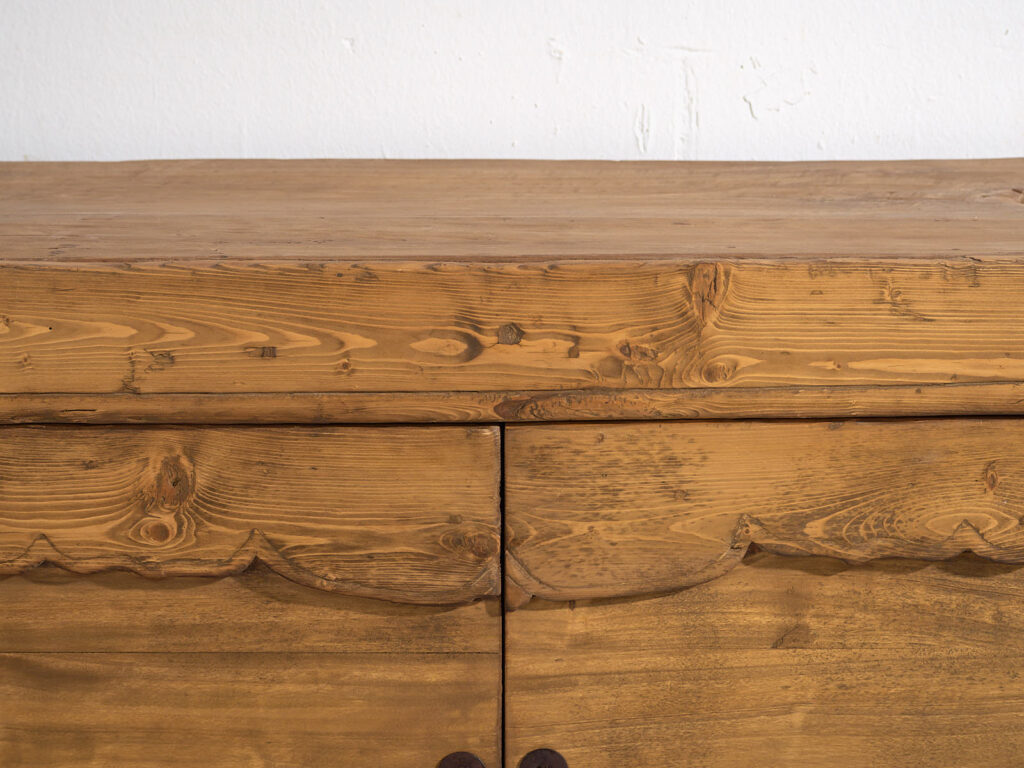 Aparador pequeño antiguo de dos puertas (c.1900) #4