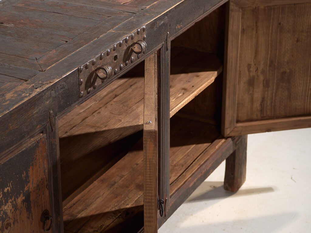 Aparador antiguo de tonos oscuros (c.1900) #26