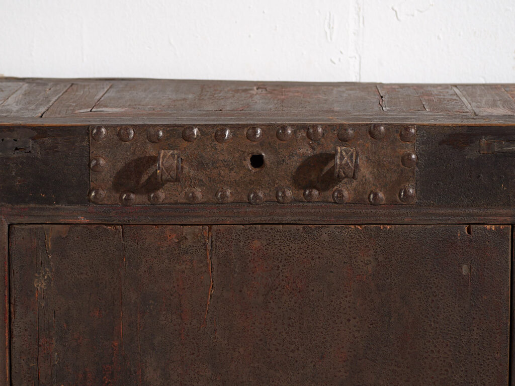 Aparador antiguo de tonos oscuros (c.1900) #26