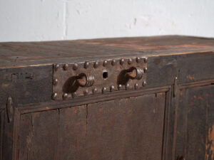 Aparador antiguo de tonos oscuros (c.1900) #26