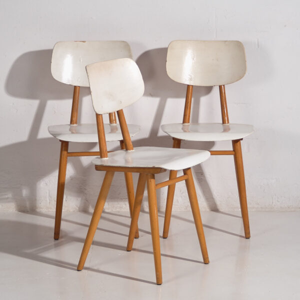 Sillas vintage de color blanco (c.1960). Conjunto de 3 piezas #1