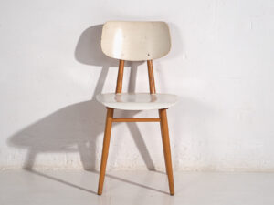 Vintage white chairs (c.1960). Set of three pieces #1