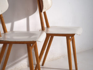 Vintage white chairs (c.1960). Set of three pieces #1
