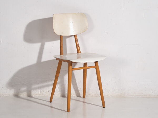 Sillas vintage de color blanco (c.1960). Conjunto de 3 piezas #1
