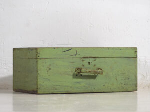 Pequeño cofre antiguo de color verde (c.1920) #11