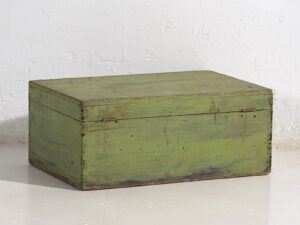 Pequeño cofre antiguo de color verde (c.1920) #11