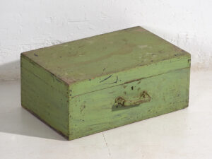 Pequeño cofre antiguo de color verde (c.1920) #11