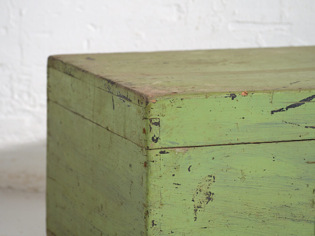 Pequeño cofre antiguo de color verde (c.1920) #11