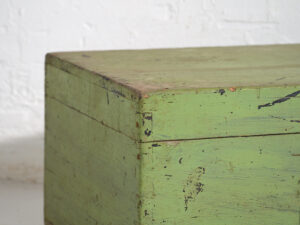 Pequeño cofre antiguo de color verde (c.1920) #11