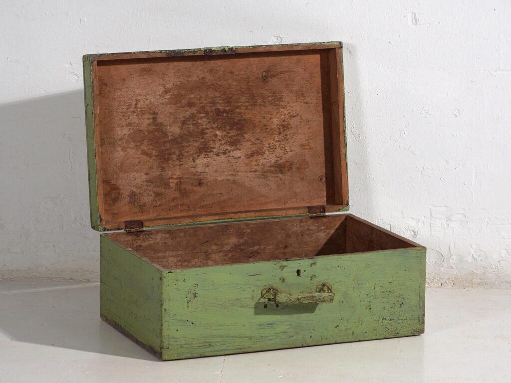 Pequeño cofre antiguo de color verde (c.1920) #11