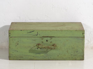 Pequeño cofre antiguo de color verde (c.1920) #11