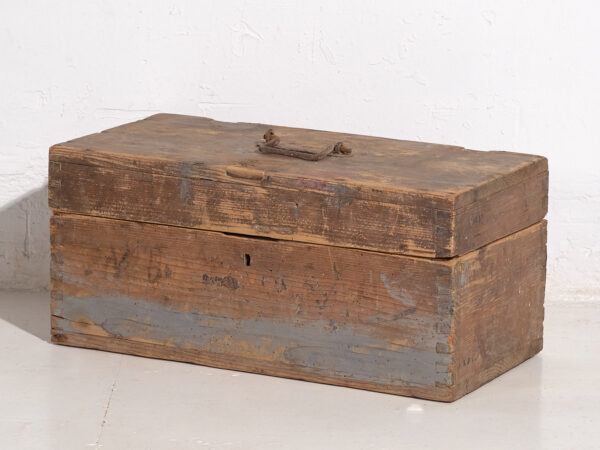Cofre pequeño antiguo con pátina de color gris (c.1920) #1
