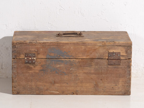Cofre pequeño antiguo con pátina de color gris (c.1920) #1