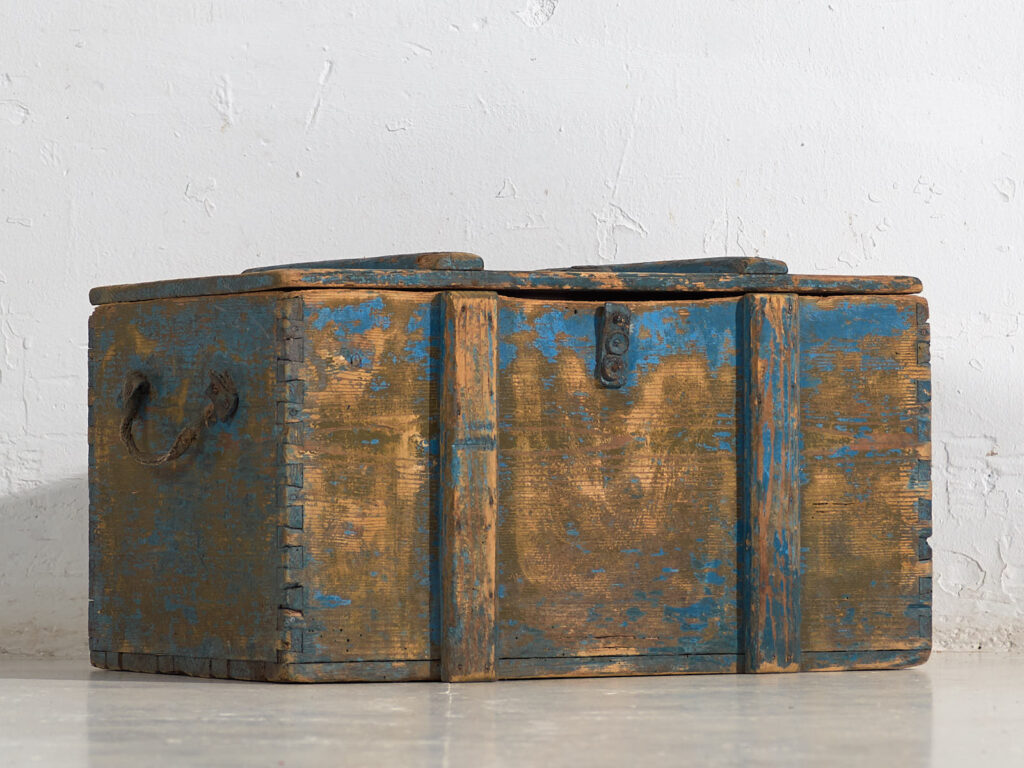Antiguo cofre de estilo primitivo de color azul (c.1920) #14