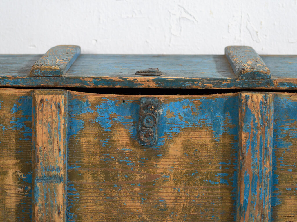Antiguo cofre de estilo primitivo de color azul (c.1920) #14