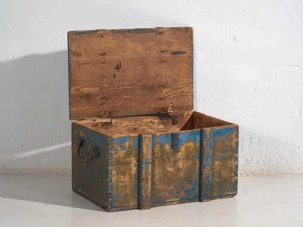 Antiguo cofre de estilo primitivo de color azul (c.1920) #14