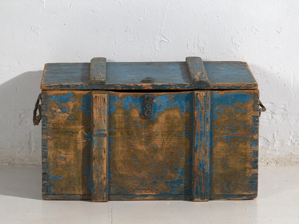 Antiguo cofre de estilo primitivo de color azul (c.1920) #14
