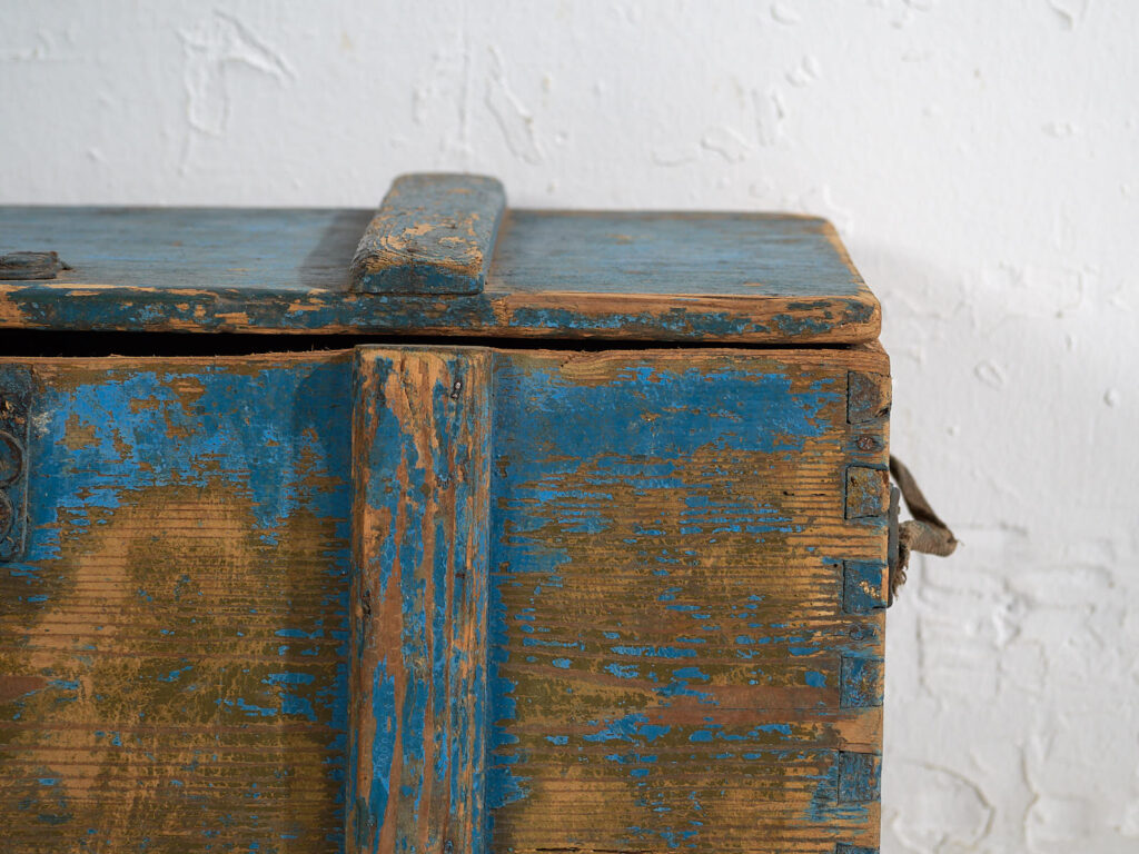 Antiguo cofre de estilo primitivo de color azul (c.1920) #14